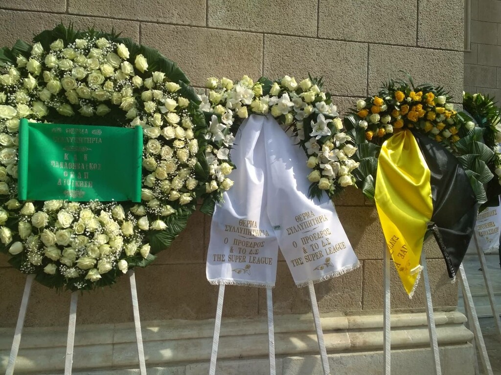 Πλήθος στεφανιών στη μνήμη του Θανάση Γιαννακόπουλου