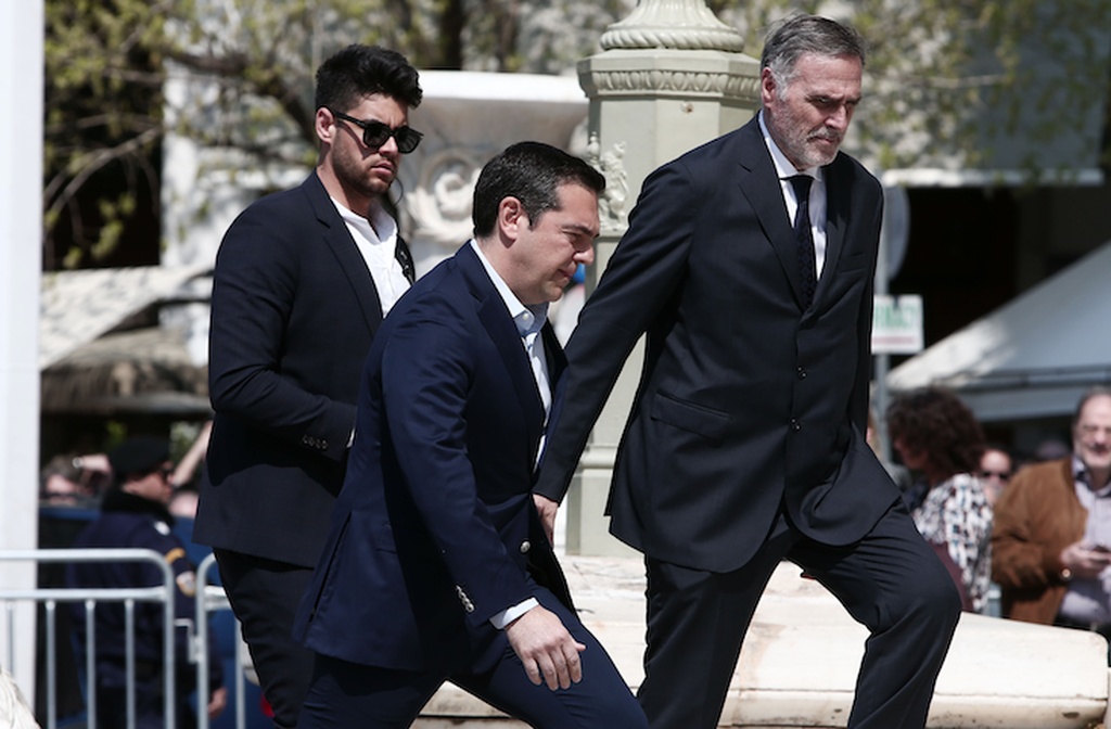 Στο τελευταίο «αντίο» για τον Θανάση Γιαννακόπουλο ο Αλέξης Τσίπρας (video+photos)