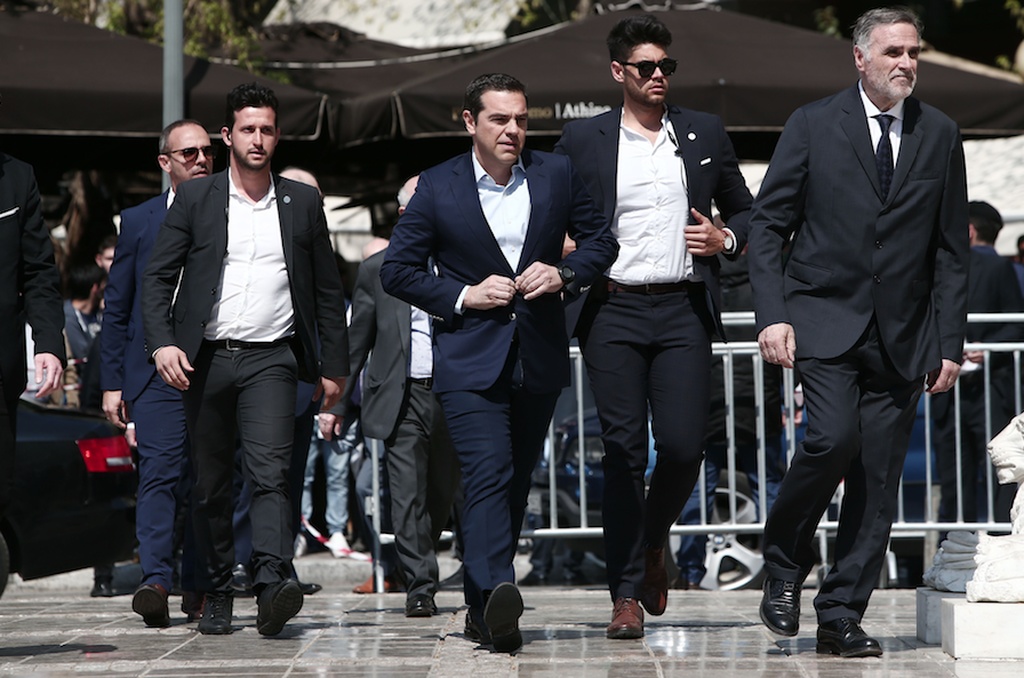 Στο τελευταίο «αντίο» για τον Θανάση Γιαννακόπουλο ο Αλέξης Τσίπρας (video+photos)