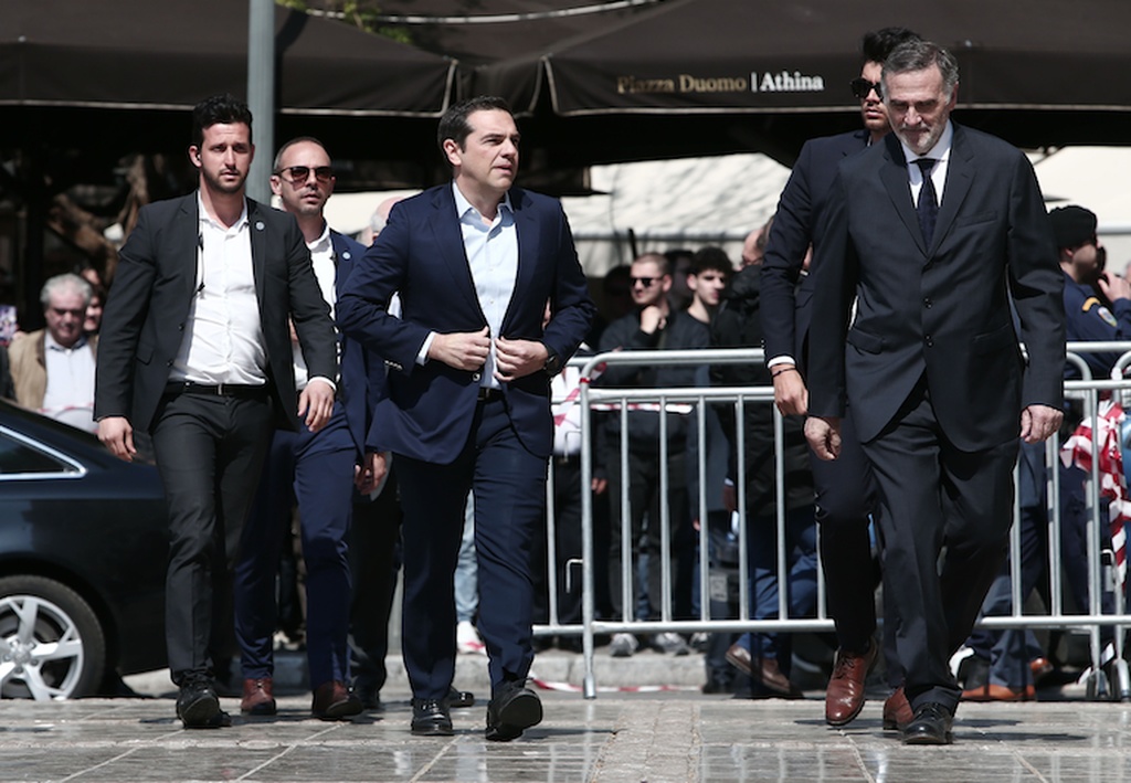 Στο τελευταίο «αντίο» για τον Θανάση Γιαννακόπουλο ο Αλέξης Τσίπρας (video+photos)