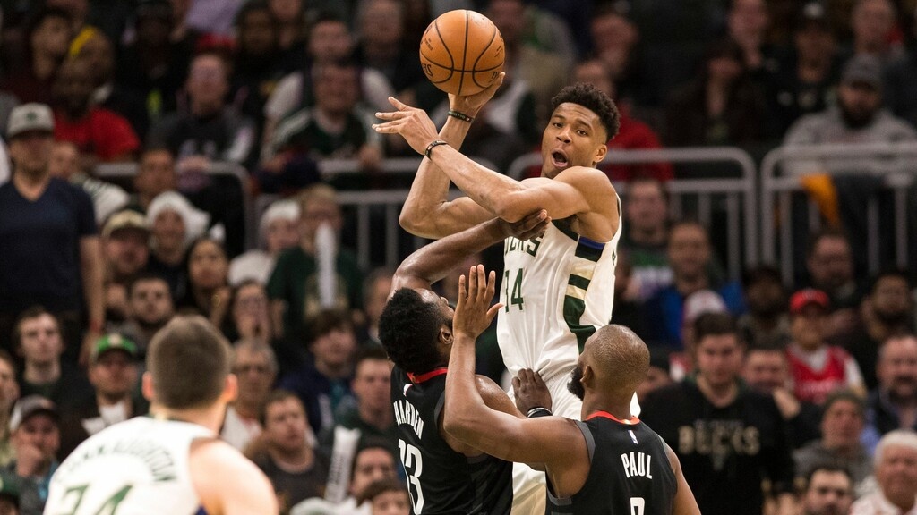NBA: Ο MVP Giannis νίκησε τον Χάρντεν (photos+videos)