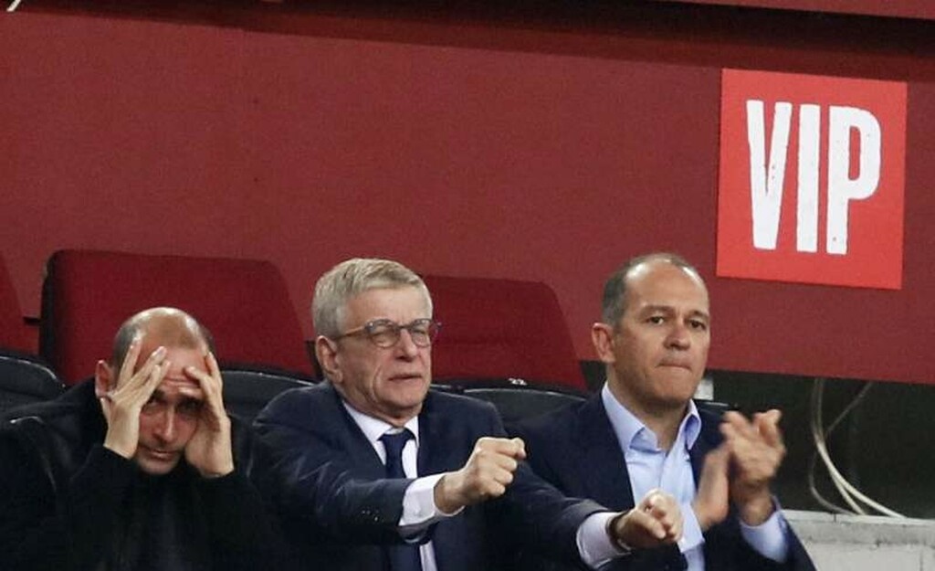 Έχει και πιο κάτω…