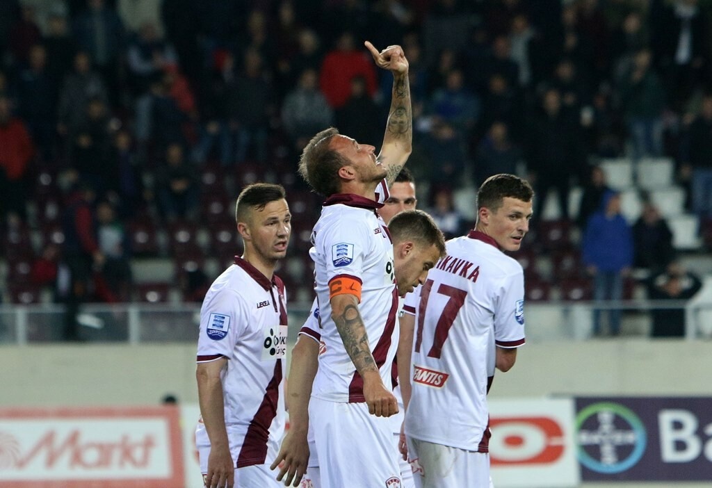 Ο Μόρας αφιέρωσε το γκολ στον αδελφό του Δημήτρη, ο οποίος το καλοκαίρι του 2015 έχασε τη μάχη με την επάρατη νόσο, δείχνοντας τον ουρανό