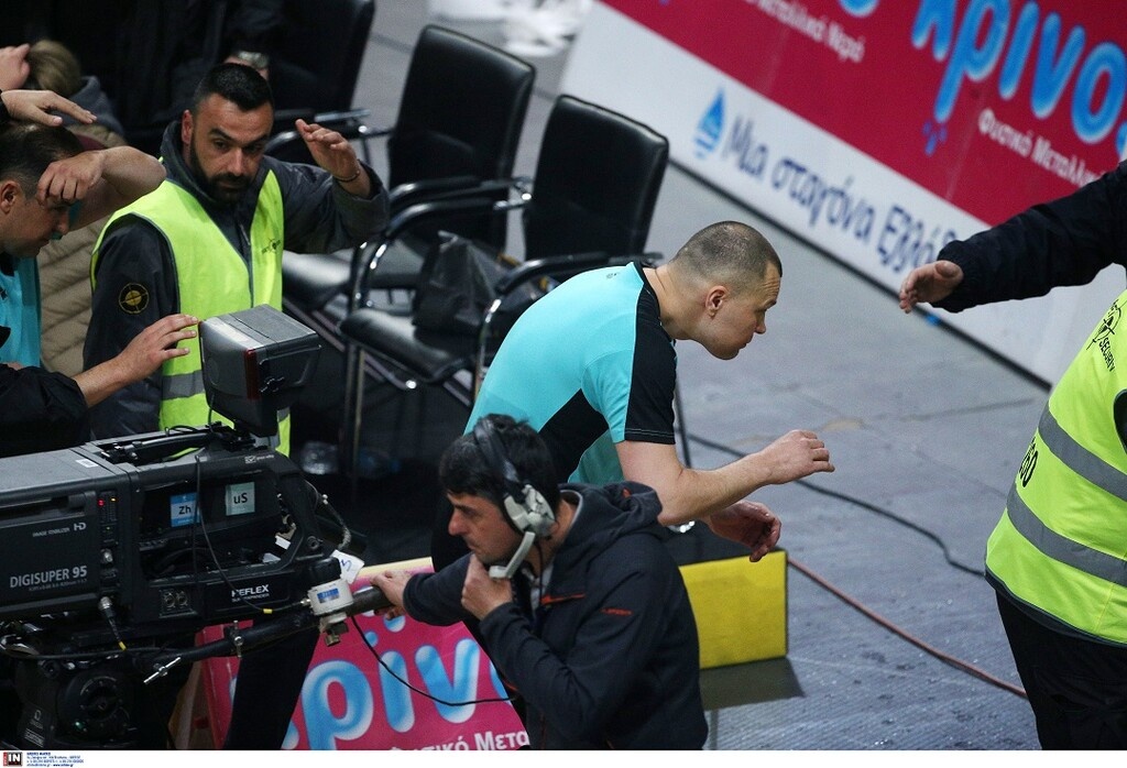 ΑΕΚ-Μπάμπεργκ: Τα έκαναν... μαντάρα οι διαιτητές, ξέσπασε ο κόσμος! (photos)