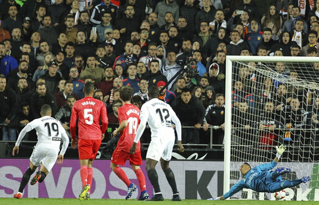 Διέλυσε την Ρεάλ και κουνάει «σεντόνι» η Βαλένθια (videos+photo)