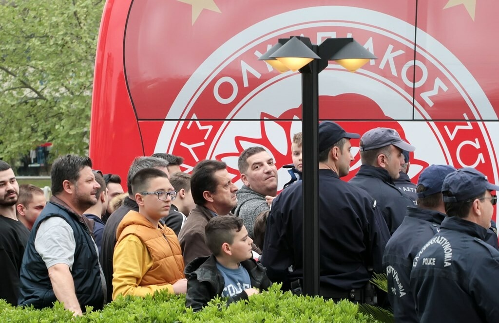 Ολυμπιακός: Αποθέωση στο Αγρίνιο (photos)