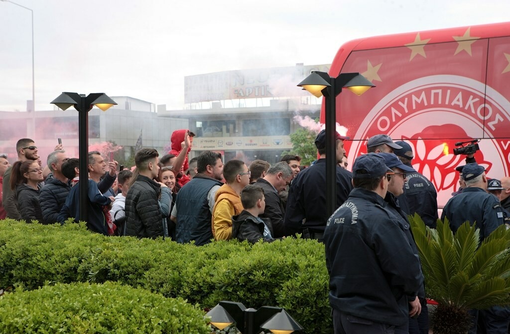 Ολυμπιακός: Αποθέωση στο Αγρίνιο (photos)