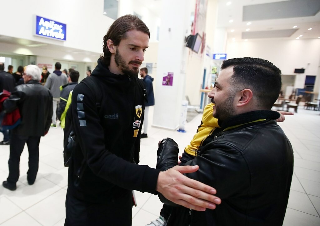 ΑΕΚ: Υποδοχή της αποστολής στην Καβάλα (photos)