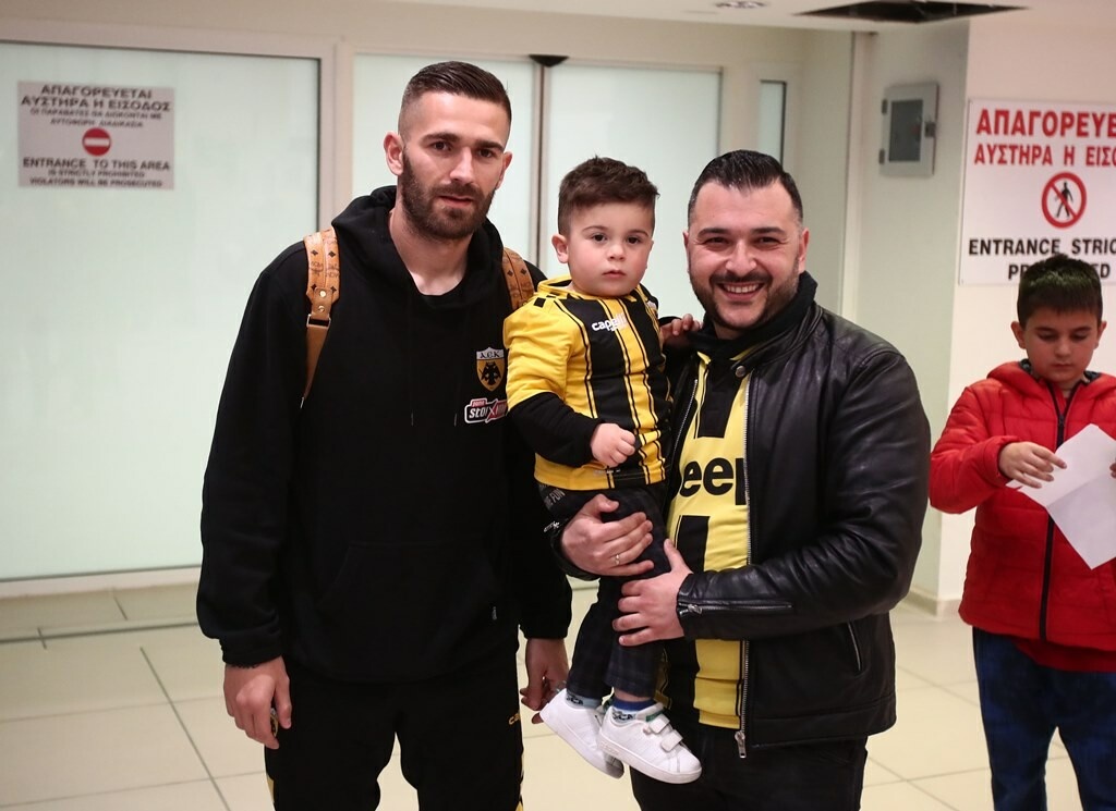 ΑΕΚ: Υποδοχή της αποστολής στην Καβάλα (photos)