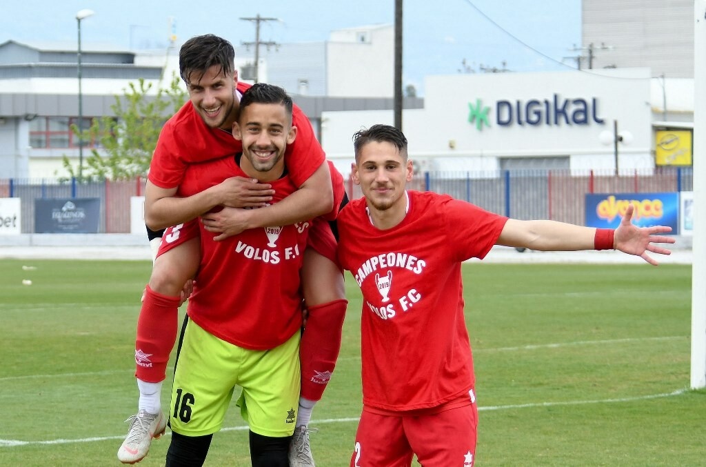 Γλέντι… Super League ο Βόλος (photos+video)