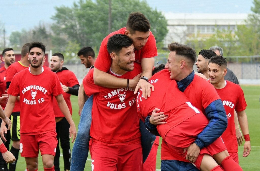 Γλέντι… Super League ο Βόλος (photos+video)