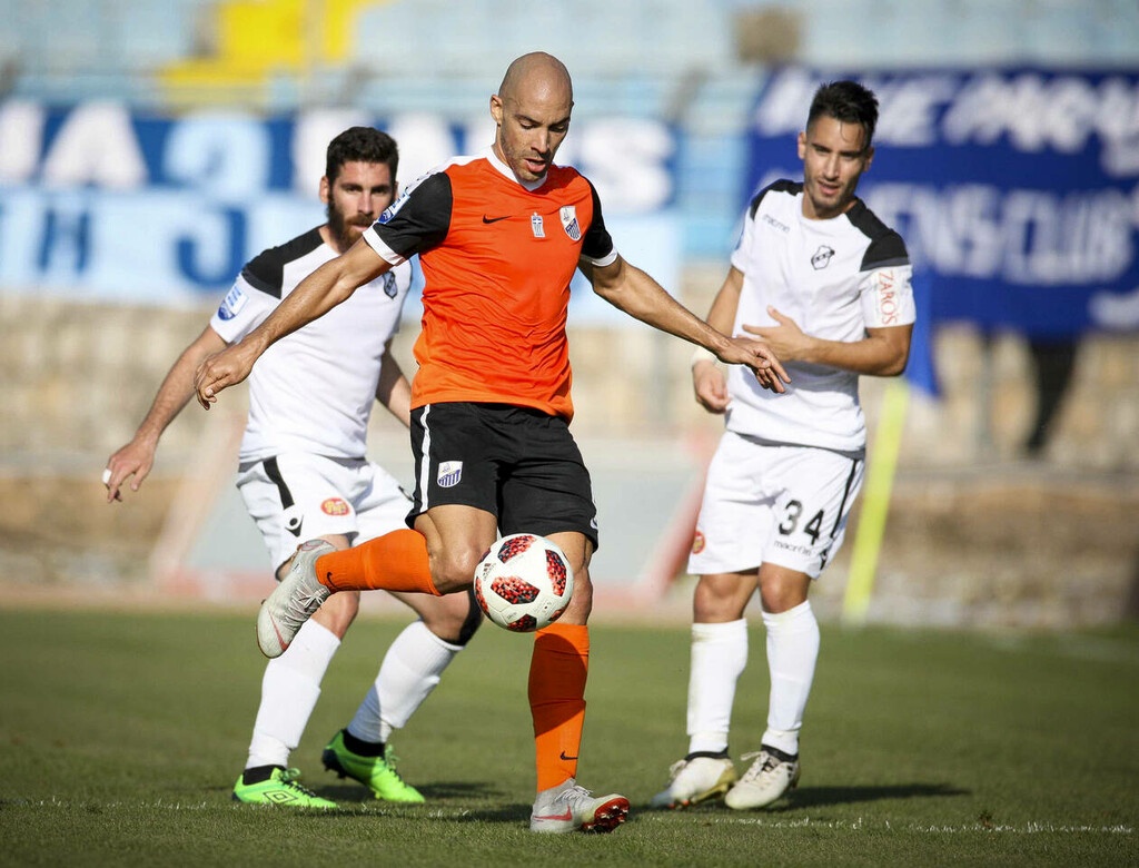 Τροχαίο – σοκ για πασίγνωστο ποδοσφαιριστή: «Θρύψαλα» το αμάξι του (pics)