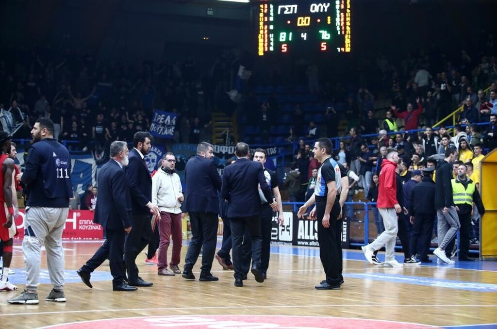 Ολυμπιακός: Δεν έκανε δηλώσεις ο Μπλατ, τα έβαλαν με τους διαιτητές οι Πειραιώτες (photos)