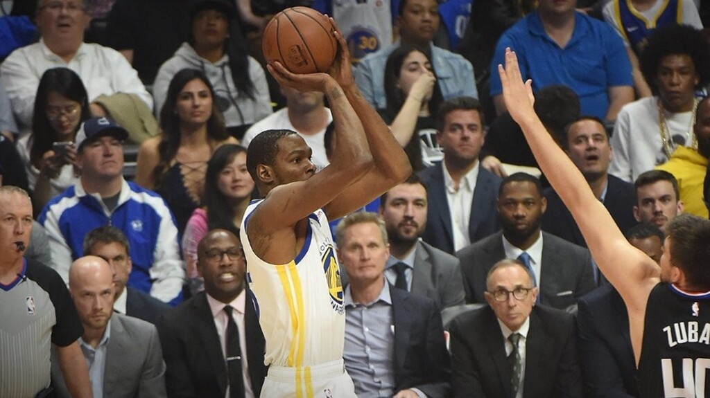 NBA: Σπουδαίες νίκες για Γουόριορς, Σίξερς και Σπερς (videos+photos)