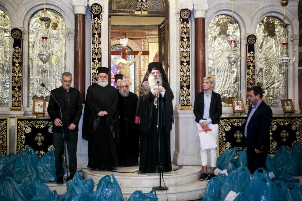 Η στήριξη του Ολυμπιακού στην Ιερά Μητρόπολη Πειραιώς (video+photos)