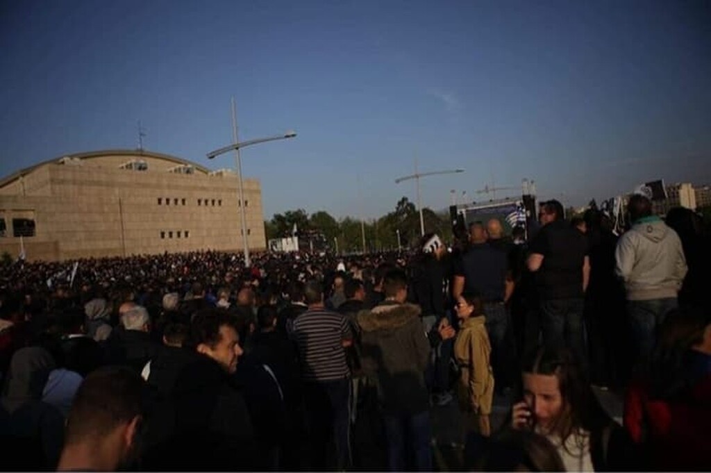 Πανικός και στο Λευκό Πύργο: Ο κόσμος του ΠΑΟΚ περιμένει τους πρωταθλητές! (photos)