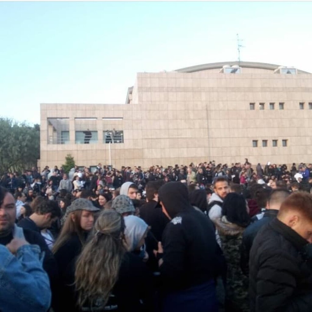 Πανικός και στο Λευκό Πύργο: Ο κόσμος του ΠΑΟΚ περιμένει τους πρωταθλητές! (photos)