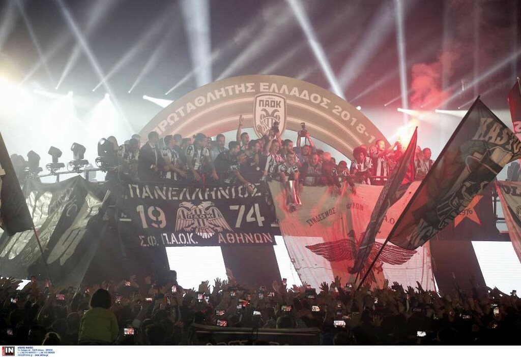 «Κάηκε» η Τούμπα για τον ΠΑΟΚ: Η στιγμή που ο Βιεϊρίνια σήκωσε την κούπα του πρωταθλητή! (photos)