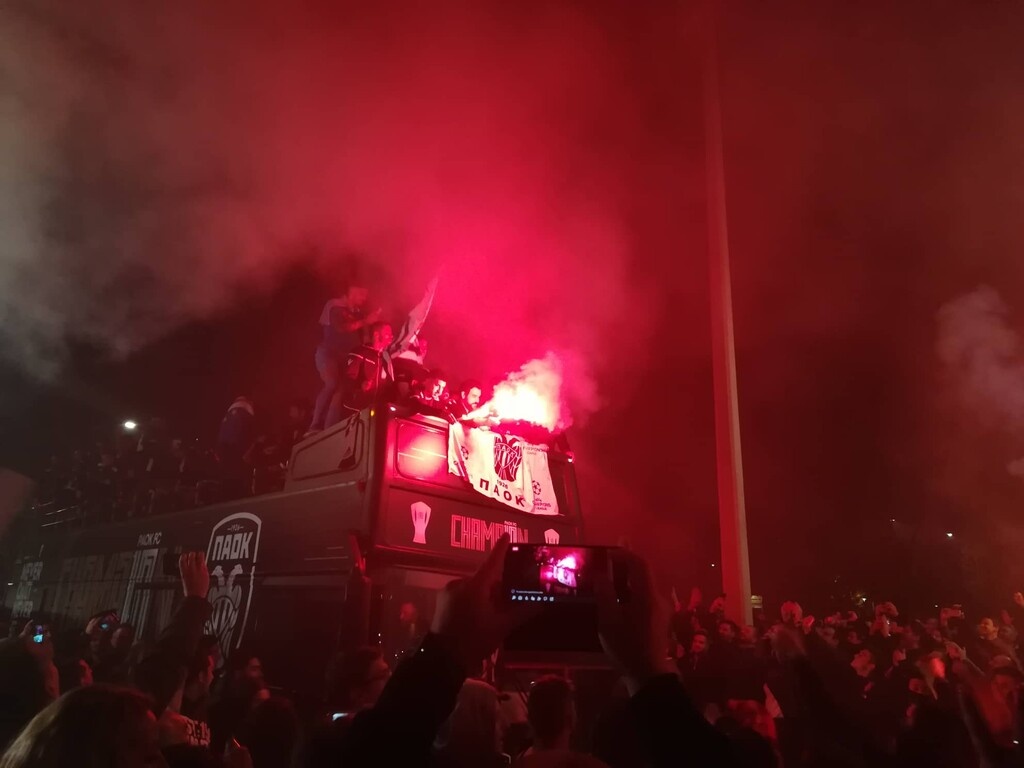 ΠΑΟΚ: Απίστευτη υποδοχή στους πρωταθλητές στο Λευκό Πύργο (photos)