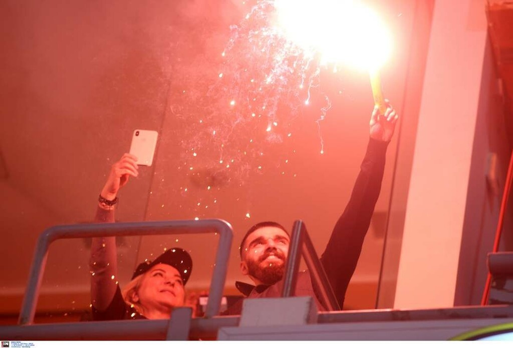 «Τρελάθηκε» ο Σαββίδης: Γιόρτασε τον τίτλο με καπνογόνο στη σουίτα! (photos)