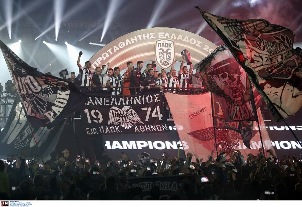 «Κάηκε» η Τούμπα για τον ΠΑΟΚ: Η στιγμή που ο Βιεϊρίνια σήκωσε την κούπα του πρωταθλητή! (photos)