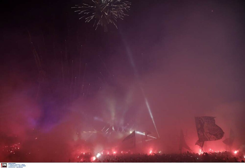 «Κάηκε» η Τούμπα για τον ΠΑΟΚ: Η στιγμή που ο Βιεϊρίνια σήκωσε την κούπα του πρωταθλητή! (photos)