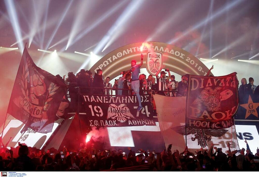 «Κάηκε» η Τούμπα για τον ΠΑΟΚ: Η στιγμή που ο Βιεϊρίνια σήκωσε την κούπα του πρωταθλητή! (photos)