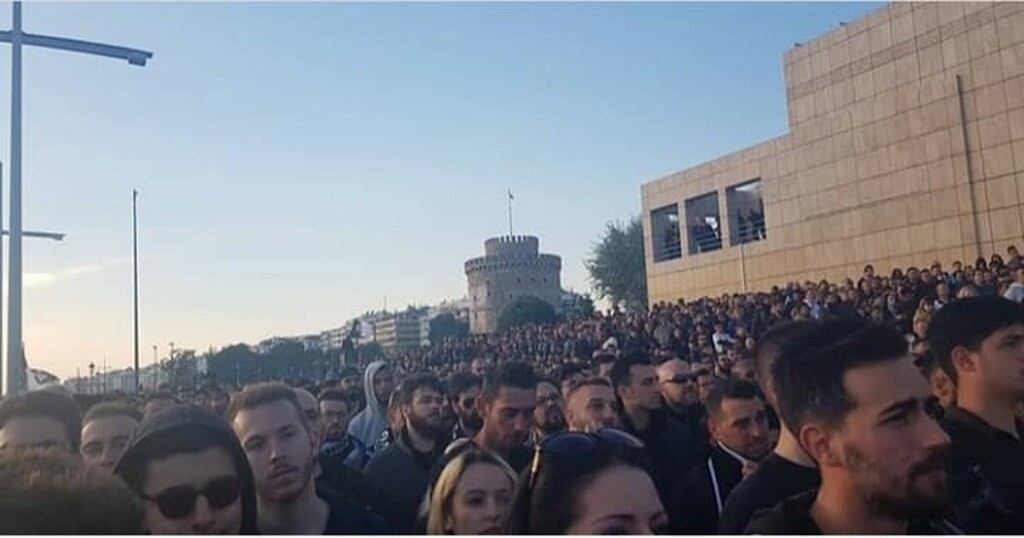 Πανικός και στο Λευκό Πύργο: Ο κόσμος του ΠΑΟΚ περιμένει τους πρωταθλητές! (photos)