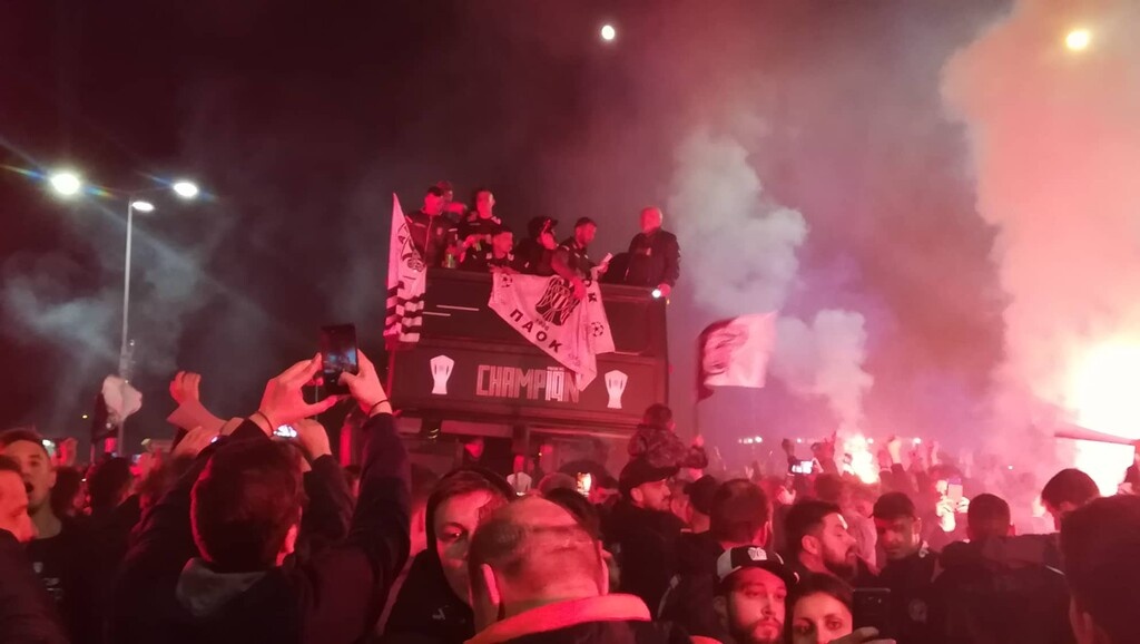ΠΑΟΚ: Απίστευτη υποδοχή στους πρωταθλητές στο Λευκό Πύργο (photos)