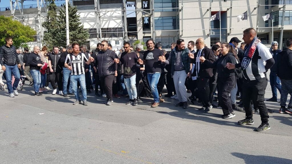 Τρέλα για τον τίτλο στον ΠΑΟΚ: Έστησαν ποντιακό γλέντι στην Τούμπα! (photos&video)