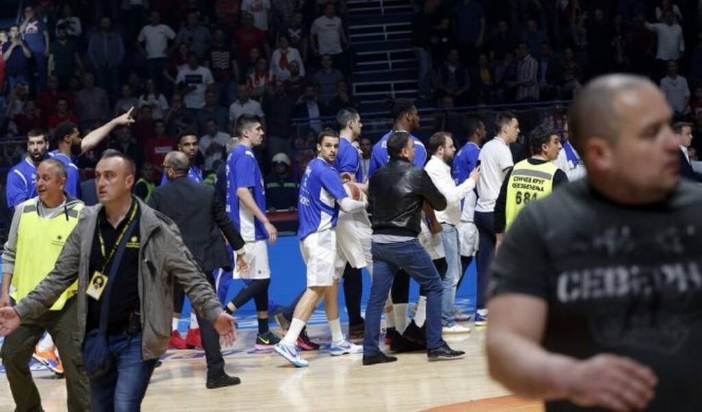 Οπαδοί του Ερυθρού Αστέρα επιτέθηκαν σε παίκτες της Μπούντουτσνοστ (video+photos)