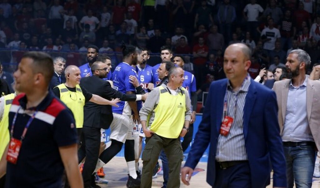 Οπαδοί του Ερυθρού Αστέρα επιτέθηκαν σε παίκτες της Μπούντουτσνοστ (video+photos)