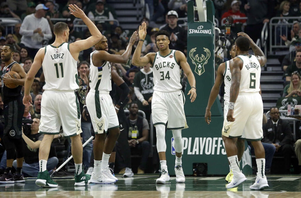 NBA: «Σκούπα» για Μπακς, τεράστιος Γιάννης (photos+video)