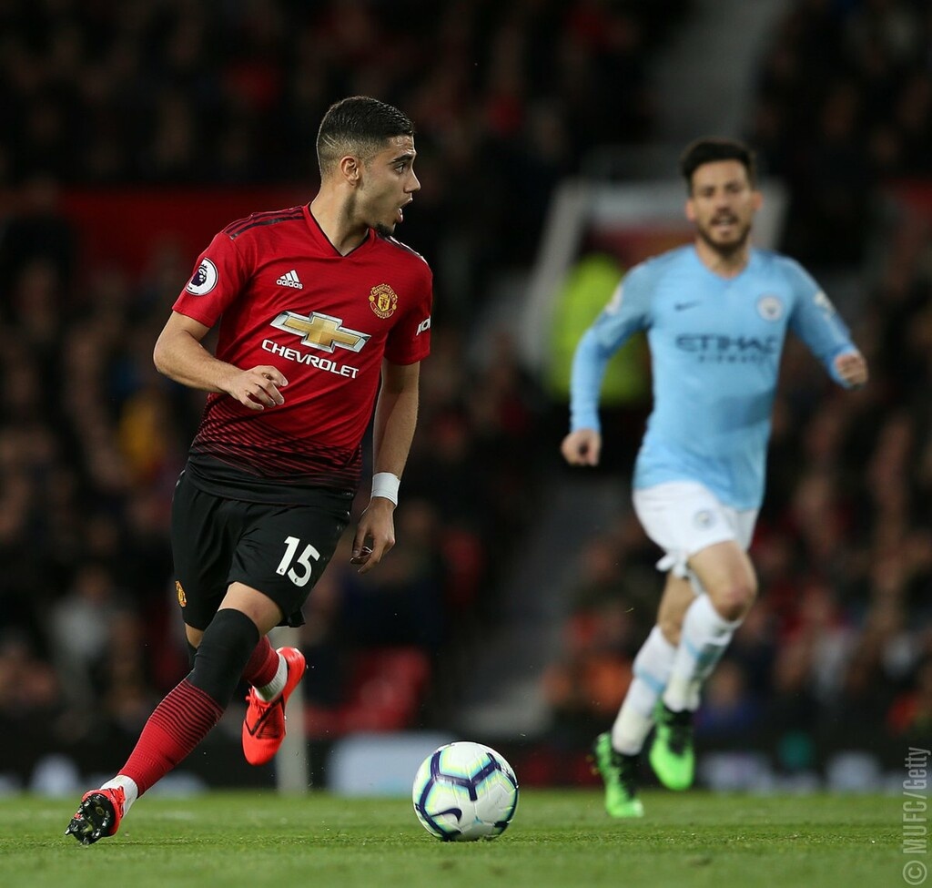Το Μάντσεστερ και η… Premier League είναι μπλε! (videos+photos)