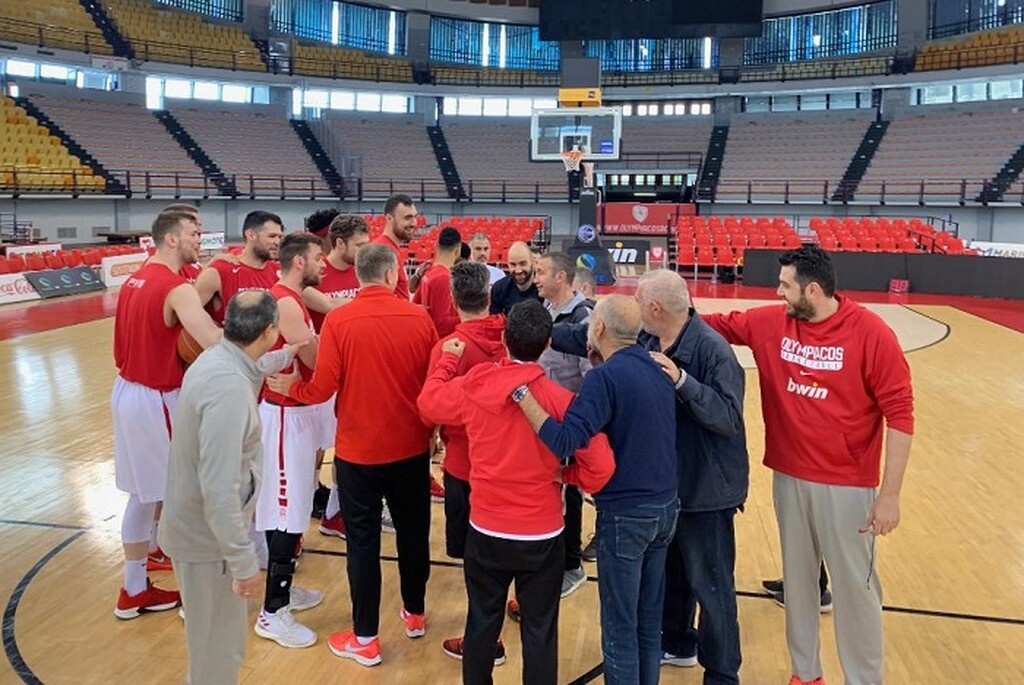 Στην προπόνηση του Ολυμπιακού ο Σπανούλης (photos)