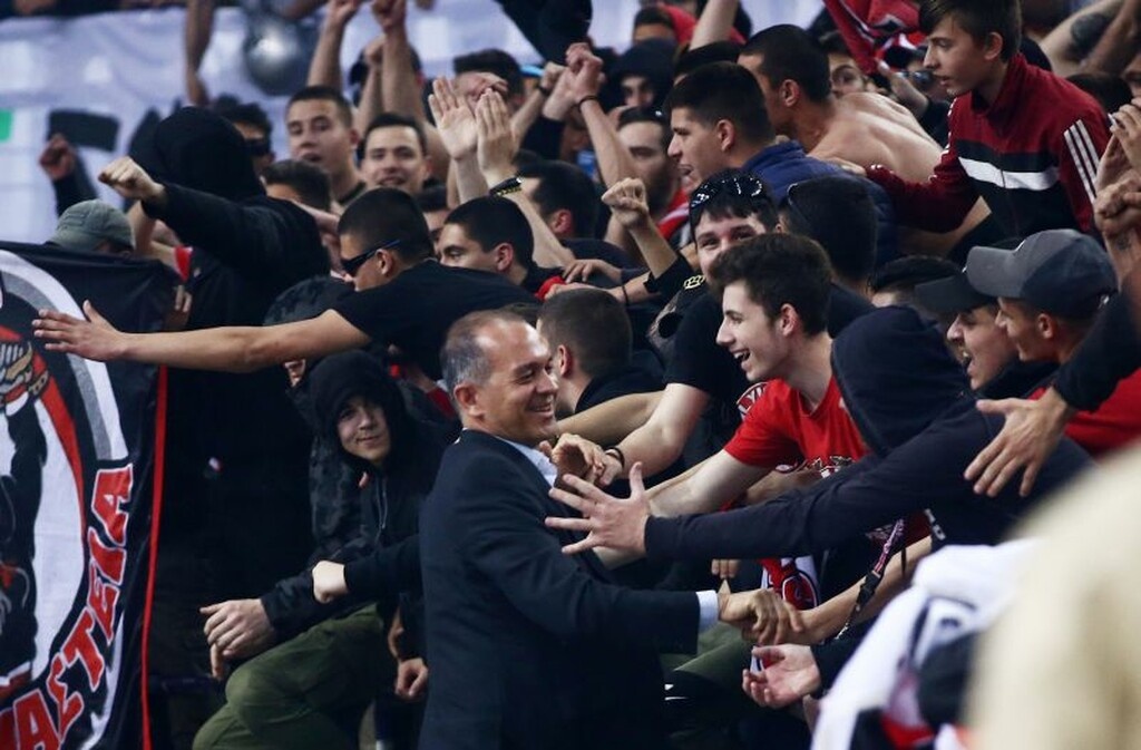 Ολυμπιακός: Αγκαλιές και φιλιά Αγγελόπουλων και οργανωμένων! (photos)