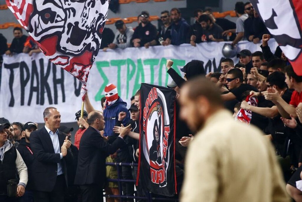 Ολυμπιακός: Αγκαλιές και φιλιά Αγγελόπουλων και οργανωμένων! (photos)