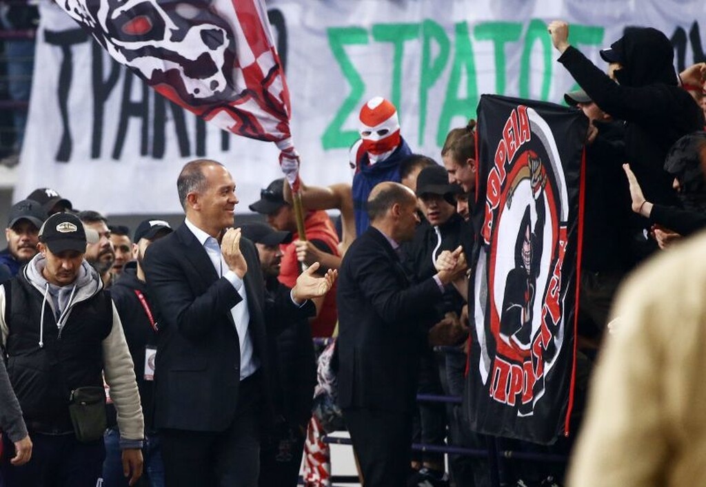 Ολυμπιακός: Αγκαλιές και φιλιά Αγγελόπουλων και οργανωμένων! (photos)