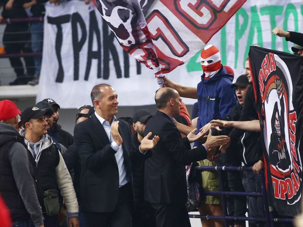 Ολυμπιακός: Αγκαλιές και φιλιά Αγγελόπουλων και οργανωμένων! (photos)