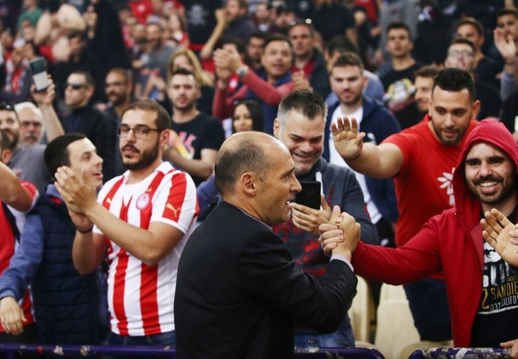 Ολυμπιακός: Αγκαλιές και φιλιά Αγγελόπουλων και οργανωμένων! (photos)