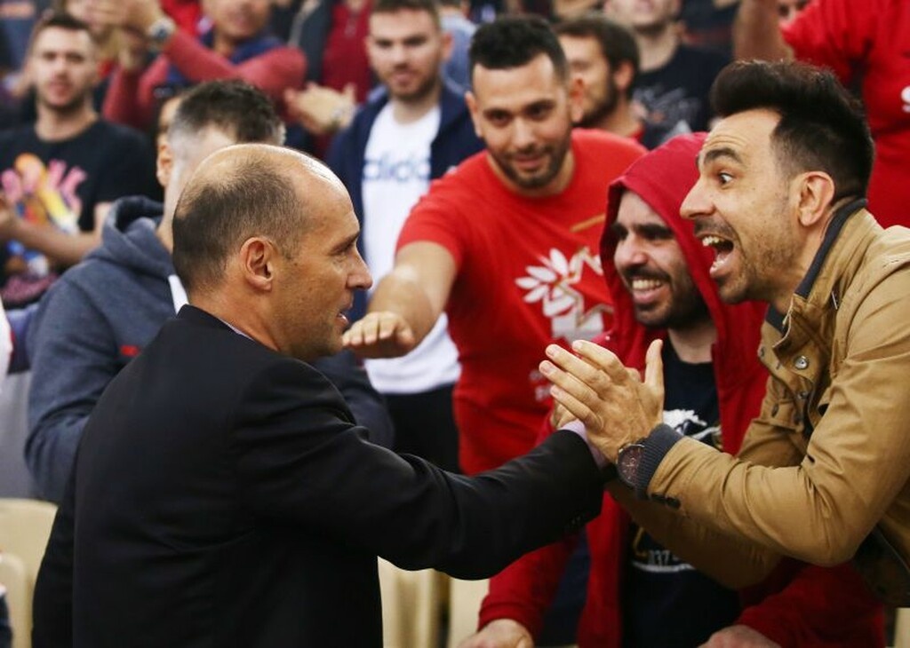 Ολυμπιακός: Αγκαλιές και φιλιά Αγγελόπουλων και οργανωμένων! (photos)