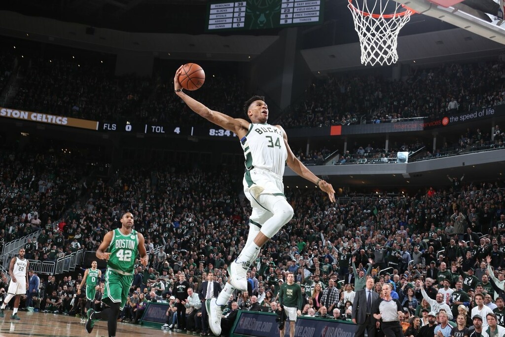 NBA: Απίστευτος Γιάννης διέλυσε τους Σέλτικς! (photos+video)