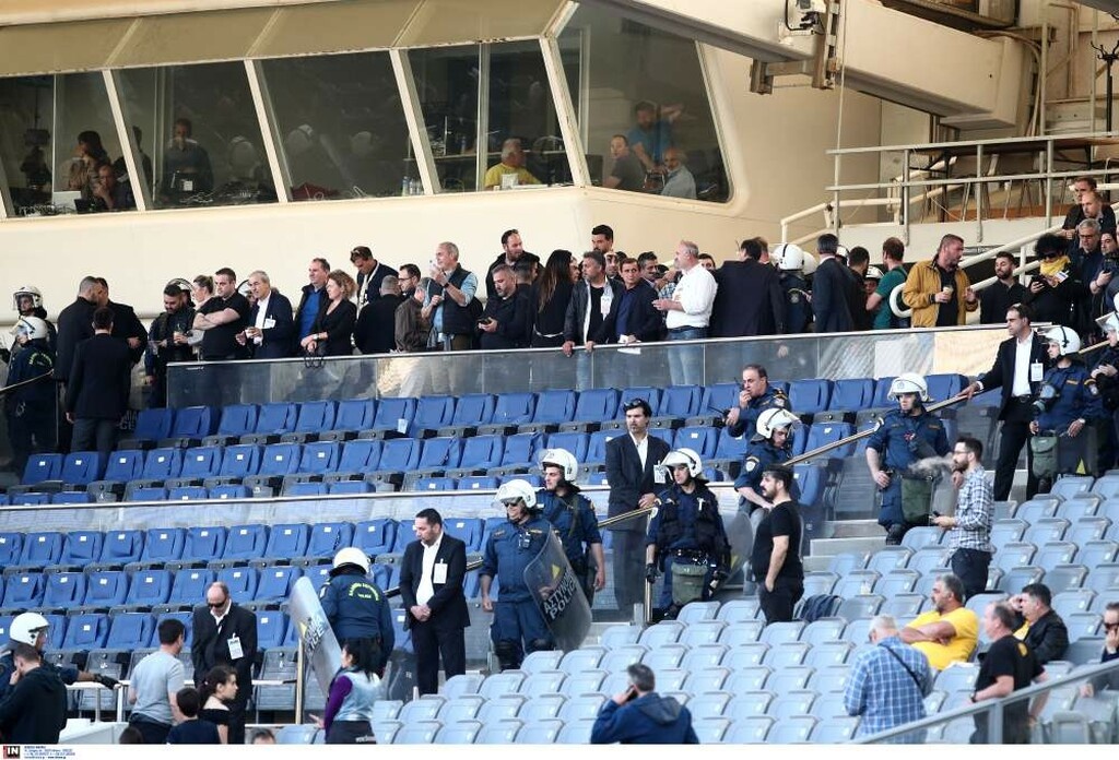 ΠΑΟΚ-ΑΕΚ: Ένταση στο ΟΑΚΑ πριν τον τελικό - Τι ακριβώς συνέβη στα επίσημα (photos)