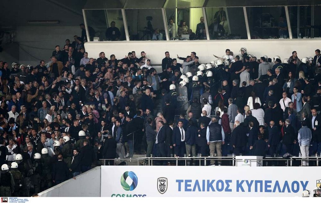 ΠΑΟΚ-ΑΕΚ: Ένταση και ξύλο στα επίσημα του ΟΑΚΑ! (videos&photos)