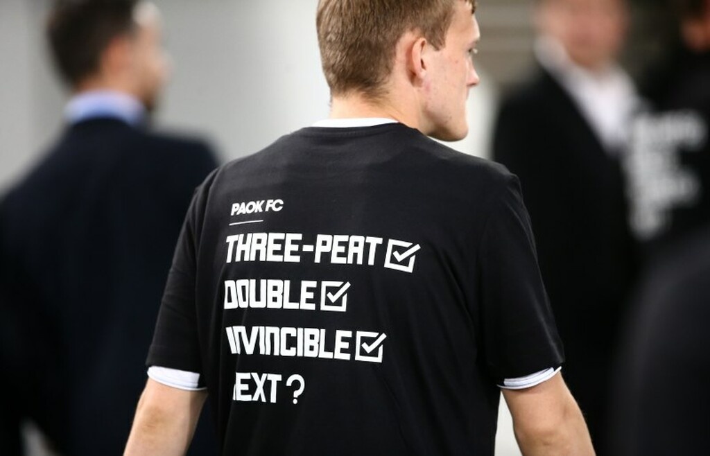 ΠΑΟΚ-ΑΕΚ: Οι μπλούζες των νικητών και το μήνυμα (photos)