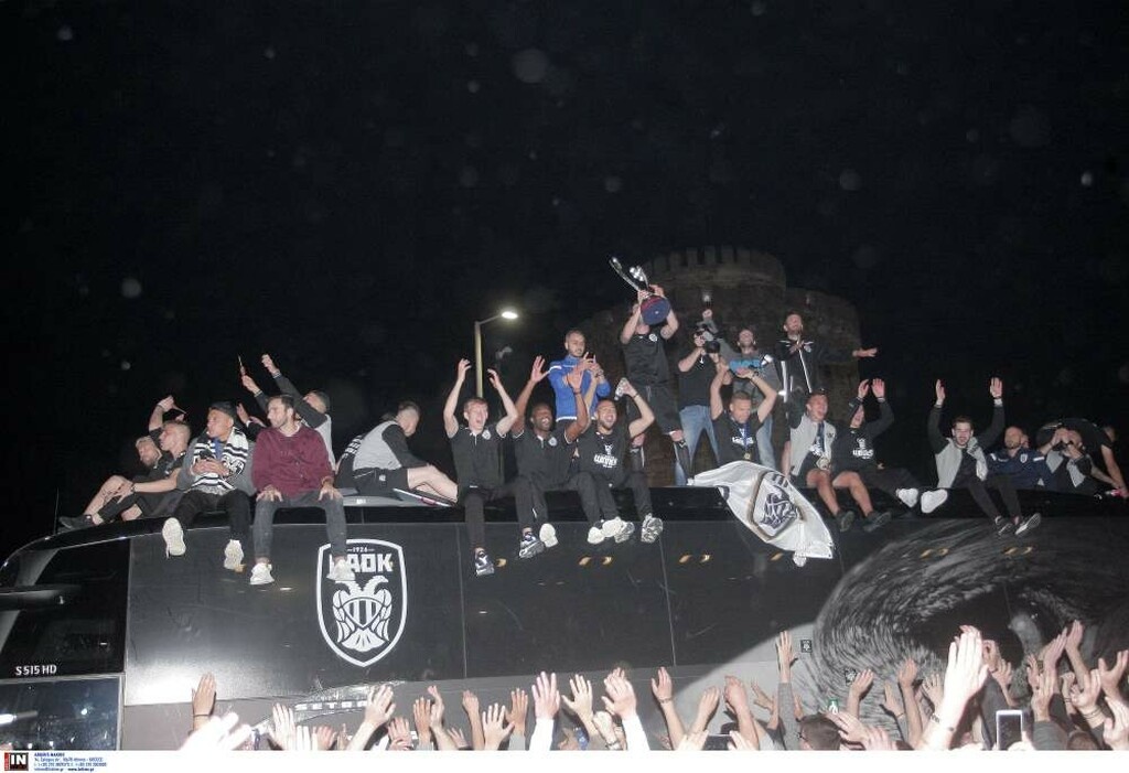 Πάρτι μέχρι το πρωί για τον ΠΑΟΚ: «Κάηκε» ο Λευκός Πύργος για το νταμπλ! (photos)