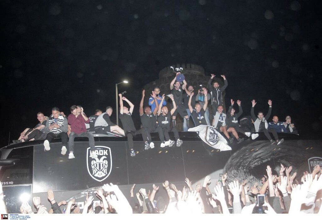 Πάρτι μέχρι το πρωί για τον ΠΑΟΚ: «Κάηκε» ο Λευκός Πύργος για το νταμπλ! (photos)