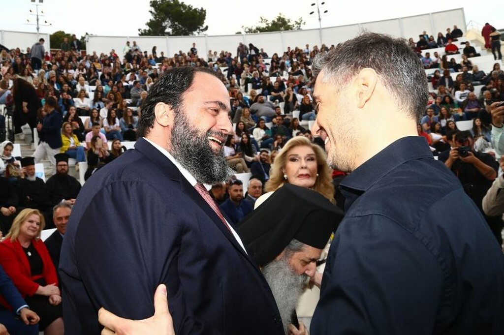 Βραβεύτηκε από τον Μητροπολίτη Πειραιώς ο Βαγγέλης Μαρινάκης (photos)