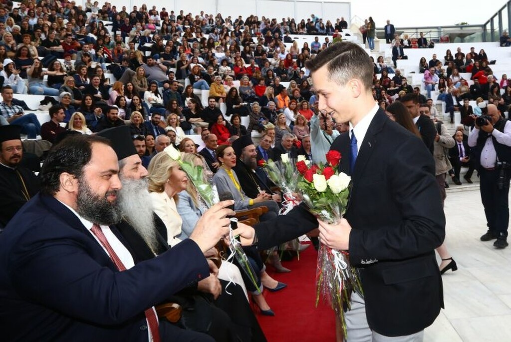 Βραβεύτηκε από τον Μητροπολίτη Πειραιώς ο Βαγγέλης Μαρινάκης (photos)