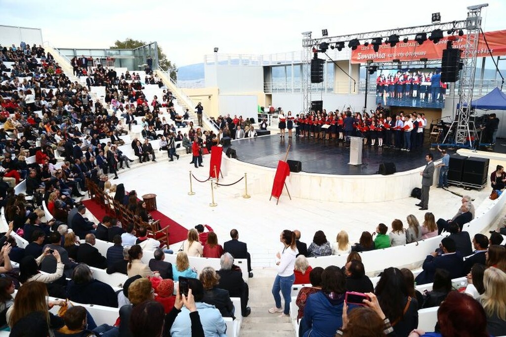 Βραβεύτηκε από τον Μητροπολίτη Πειραιώς ο Βαγγέλης Μαρινάκης (photos)